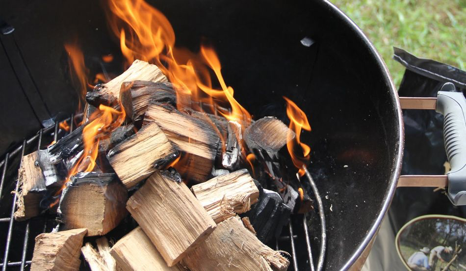 Vernederen Mount Bank naakt De BBQ met hout in plaats van houtskool stoken? En waarom niet