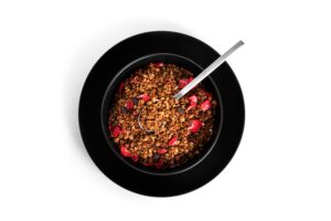 Granola met chocolade en rood fruit