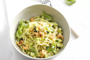 zomerse pastarecepten: pasta met courgette en garnalen