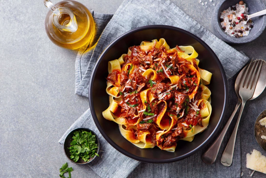 Fettuccine pasta met ragu bolognese