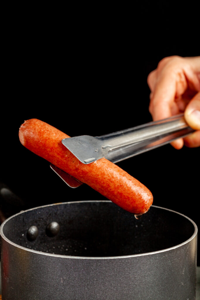 hotdogs in bier koken