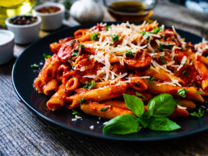 Penne met pittige Italiaanse worst