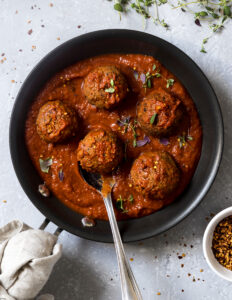 vegetarische balletjes in tomatensaus